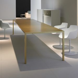 Mesa elegante y minimalista  TENSE MATERIAL BRASS by  MDF Italia