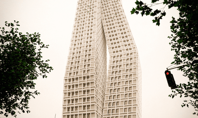 Bond Tower, modernización de la capital albanesa