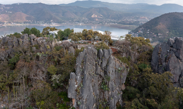 Las Rocas: Conjunto Residencial en Valle de Bravo