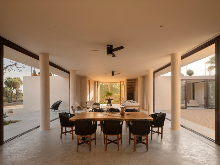 Refugio natural diseñado por el estudio Ápiron, se encuentra en Todos Santos, Baja California Sur. Su nombre proviene del término maya