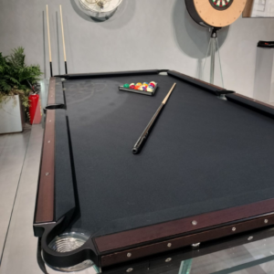 La mesa de billar T1.3 WENGE encarna la elegancia