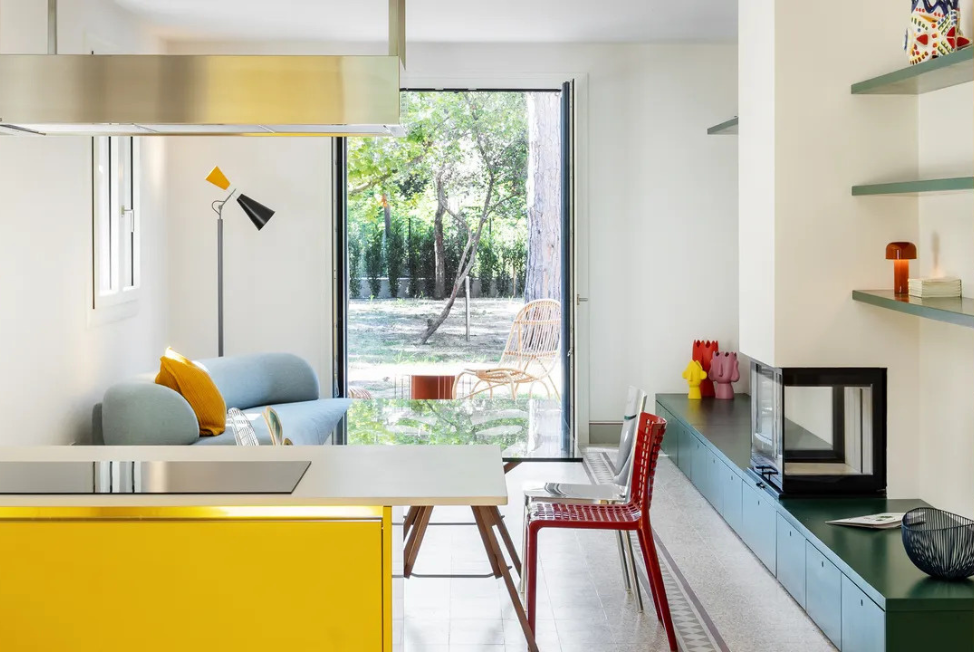 Casa moderna, bajo la dirección de Lorenzo Donati,