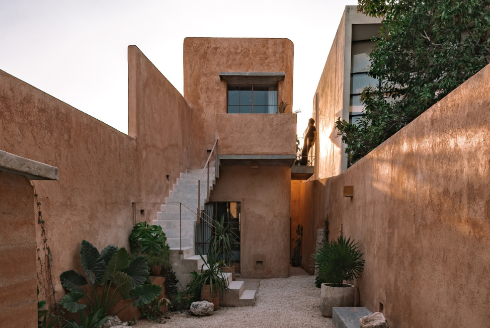 Portal 62 es uno de esos. Una vivienda compacta que nació de un hallazgo inesperado: