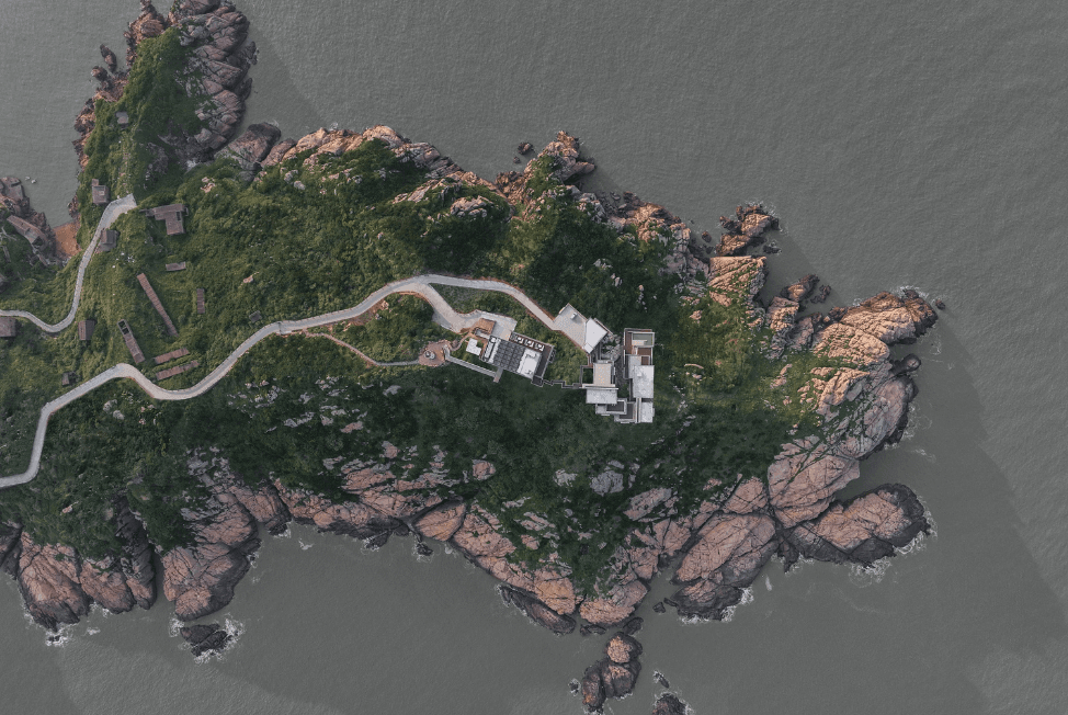 Hotel Faro se alza en la Isla Huanglong,