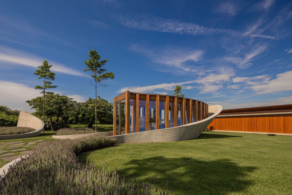 Capilla de apenas 10 m² pensada como un espacio de contemplación